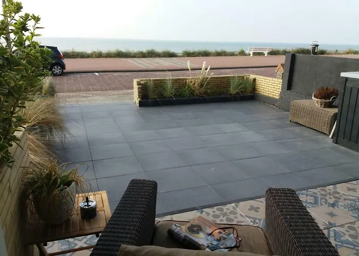 Benny\'S Beach House 1